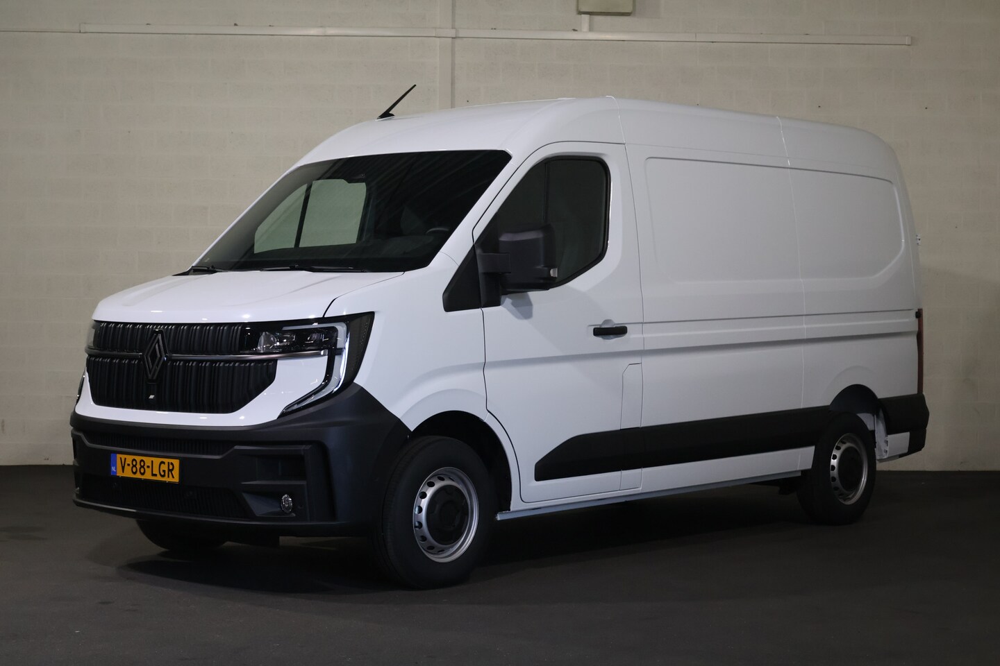 Renault Master - 2.0 dCi 170pk L2 H2 Nieuw Model Navigatie Camera Blind Spot 270gr Deuren - AutoWereld.nl