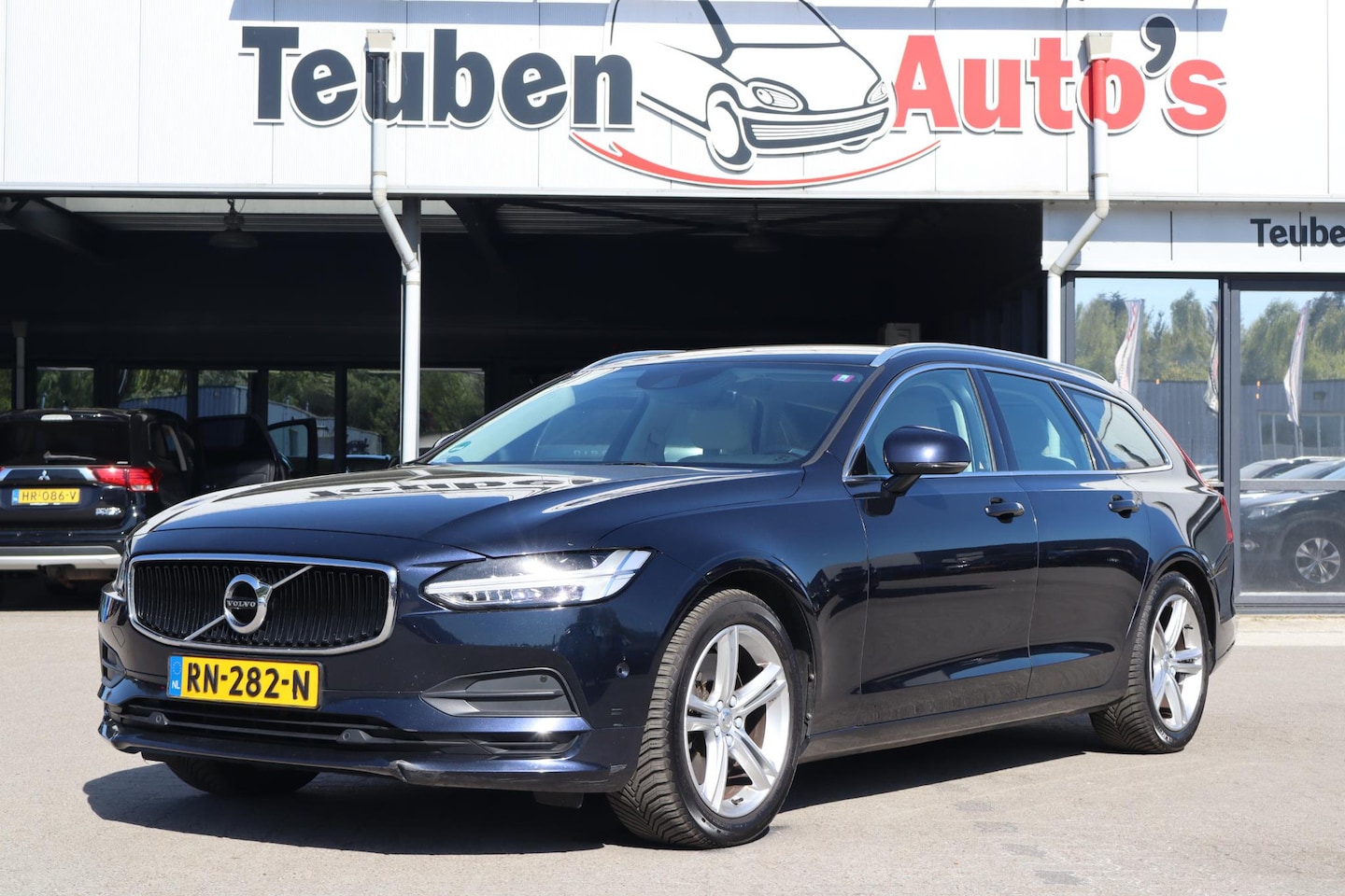 Volvo V90 - 2.0 T5 Momentum | Adaptive Cruise | BTW  Auto | Digitaal display | Zie foto's!! - AutoWereld.nl
