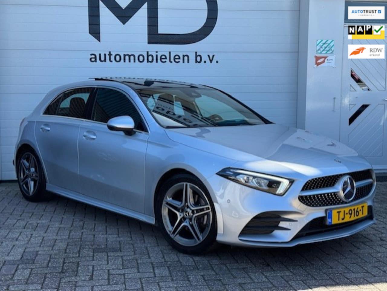 Mercedes-Benz A-klasse - 200 AMG -Dealer onderhouden-Panorama - AutoWereld.nl