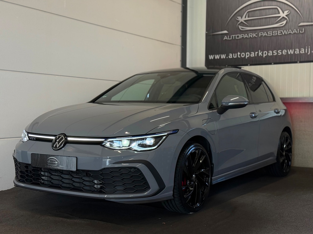 Volkswagen Golf - 1.4 eHybrid GTE Pano, ACC, HUD, Sfeerverlichting, Apple Carplay, Trekhaak, Dodehoek Detect - AutoWereld.nl
