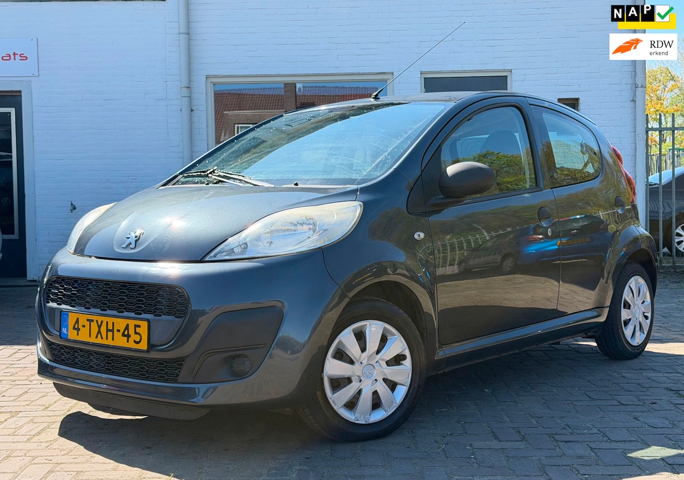 Peugeot 107 - 1.0 Airco 5-deurs - AutoWereld.nl