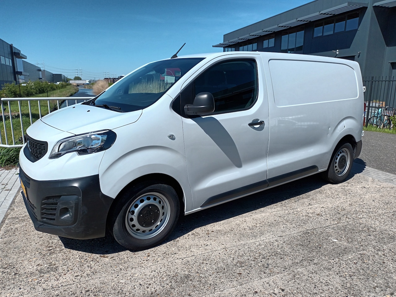 Peugeot Expert - 1.5 BlueHDI 120 S&S L2 achteruitrijcamera, bijrijdersbank - AutoWereld.nl