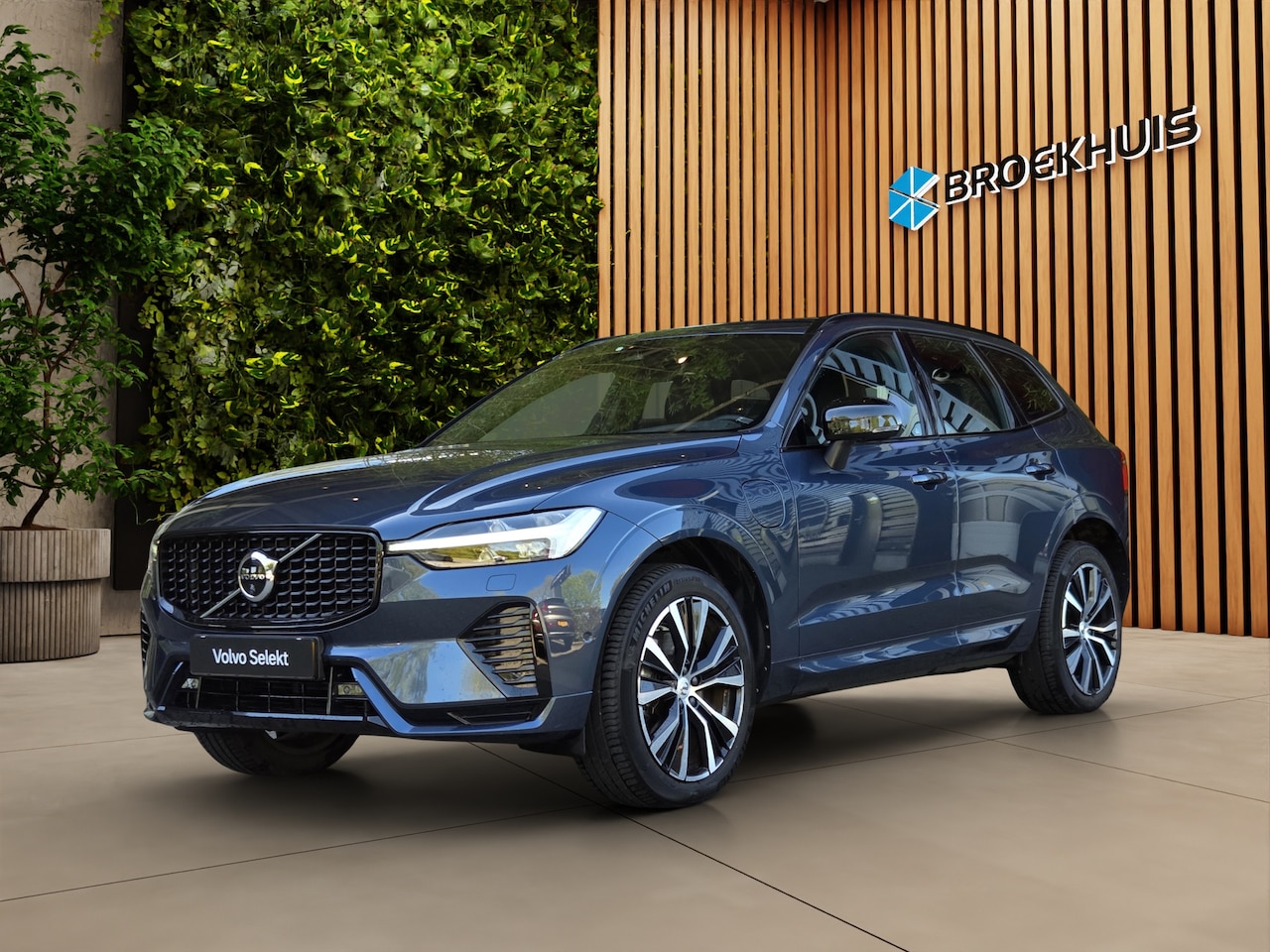 Volvo XC60 - 2.0 T6 Plug-in hybrid AWD R-Design | Trekhaak | 360 Camera | Panoramadak | Harman/Kardon | - AutoWereld.nl