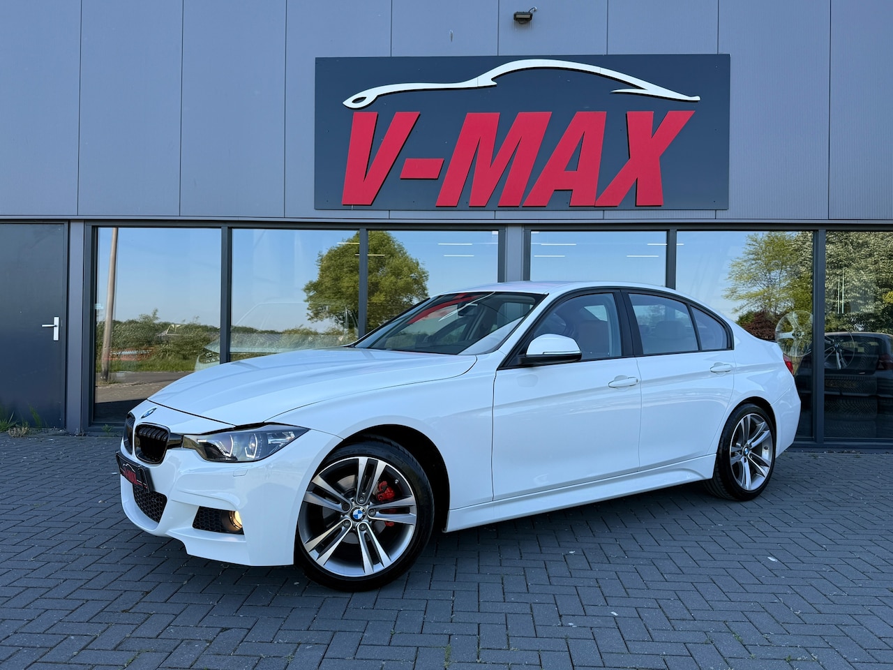 BMW 3-serie - 320i Sedan 184PK AUT M Sport NAP Xenon Leder Navi Cruise - AutoWereld.nl