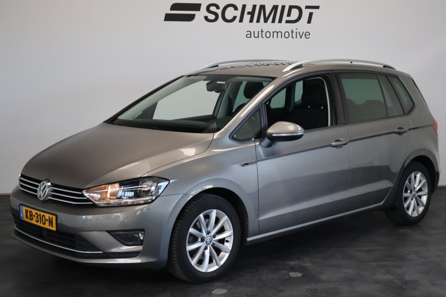 Volkswagen Golf Sportsvan - 1.4 TSI Business Lounge Edition Automaat | Trekhaak | Navigatie - AutoWereld.nl