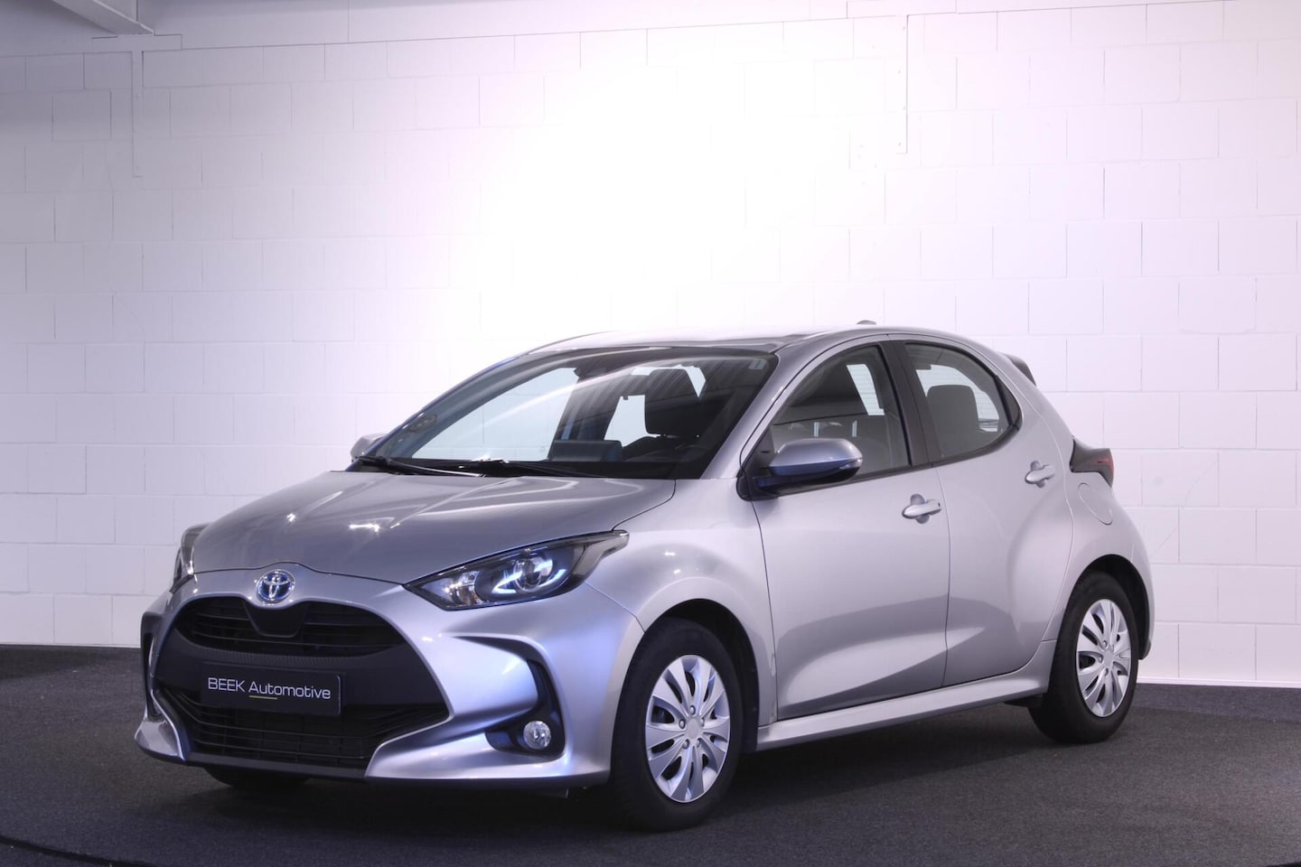 Toyota Yaris - 1.5 Hybrid | Apple CarPlay | Camera | Stoelverwarming - AutoWereld.nl