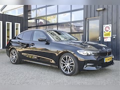 BMW 3-serie - 320i High Executive | Head-Up | Dealer Onderhouden | Carplay | Leder
