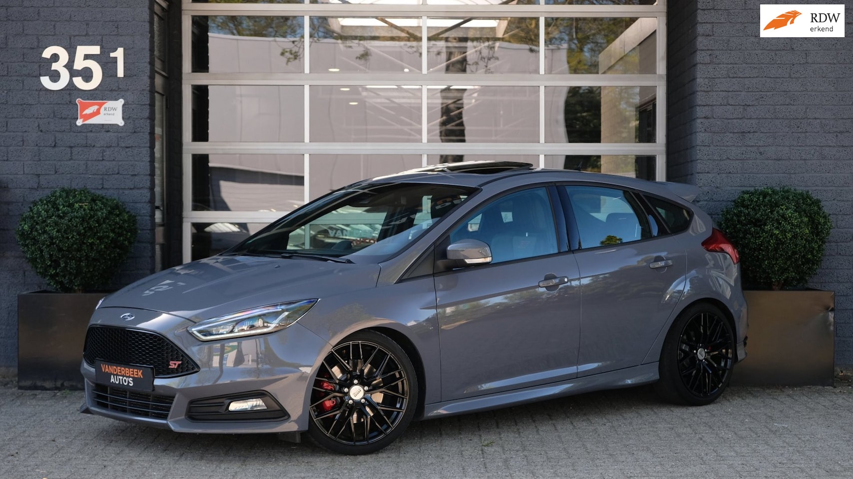Ford Focus - 2.0 ST-3 250PK Stealth Grey | Schuifdak | KW | FMIC | Uniek! - AutoWereld.nl