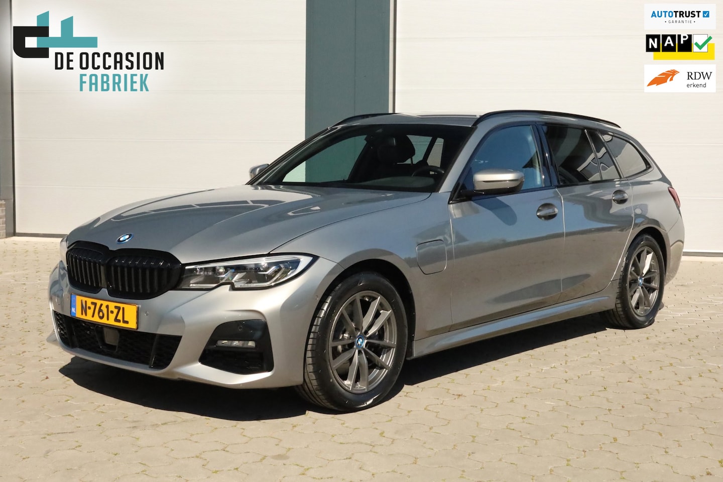 BMW 3-serie Touring - 320e Business Edition Plus Carplay Trekhaak Sportstoel - AutoWereld.nl