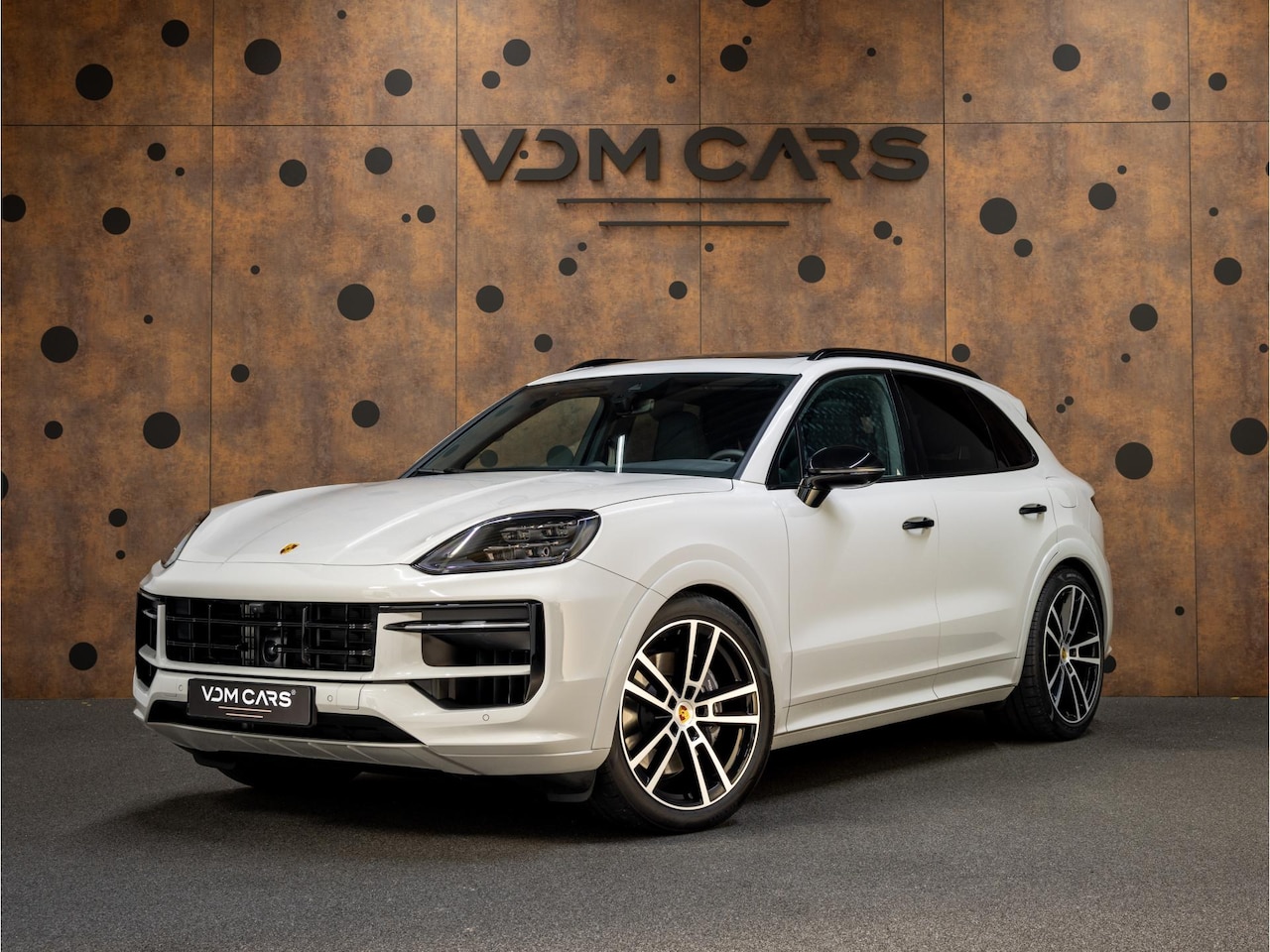 Porsche Cayenne - 3.0 E-Hybrid | SportDesign | 18-weg | Luchtvering | Sportuitlaat | 360° | ACC | - AutoWereld.nl