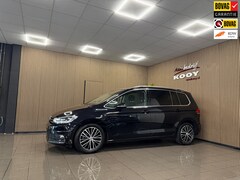 Volkswagen Touran - 2.0 TDI SCR Highline 7p * 7 Persoons / Navigatie / Camera / Stoelverwarming