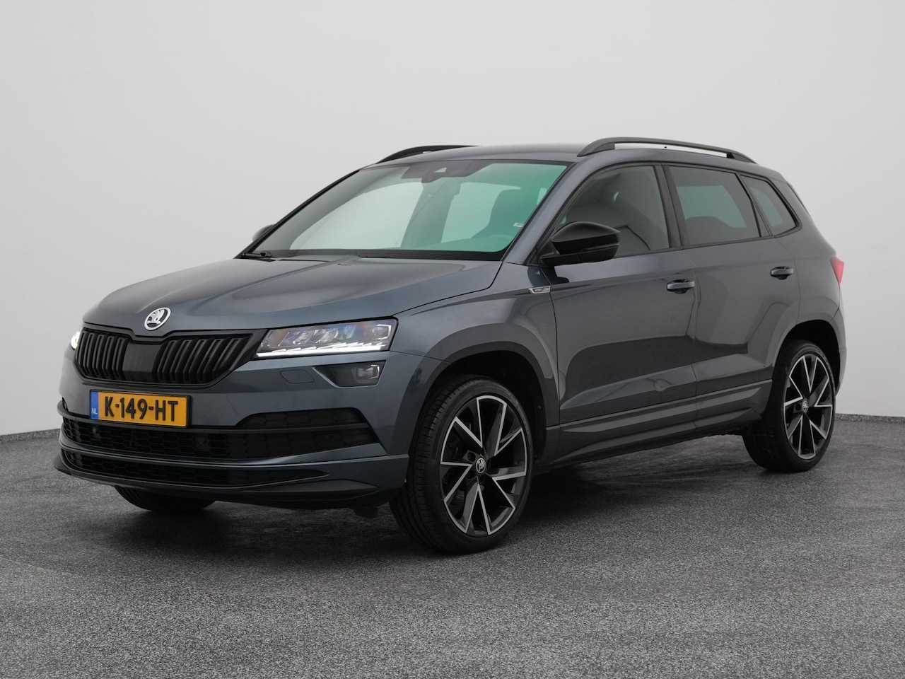 Skoda Karoq - 1.5 TSI ACT Automaat Sportline Business | CAMERA | CANTON | ADAPTIVE | STOEL- EN STUURVERW - AutoWereld.nl