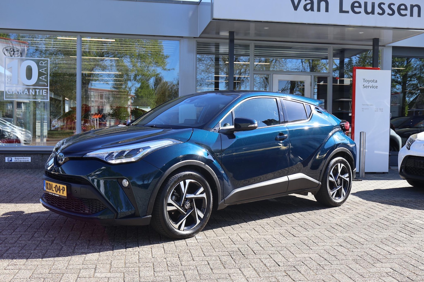 Toyota C-HR - 1.8 HYBRID STYLE STOELVERWARMING AD-CRUISE KEYLESS CAMERA PARK-SENSOREN LM-VELGEN - AutoWereld.nl