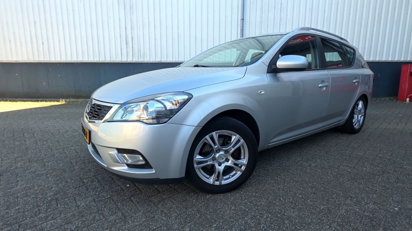Kia Cee'd Sporty Wagon - 1.4 CVVT X-ecutive 1.4 CVVT X-ecutive - AutoWereld.nl