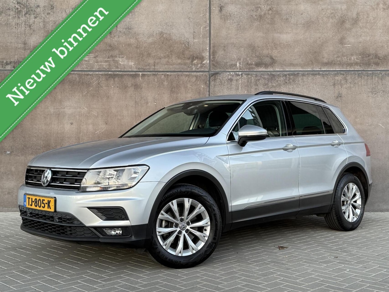 Volkswagen Tiguan - 1.4 TSI ACT Comfortline Business | Trekhaak | Dealer onderhoud | Adaptieve Cruise | Stoelv - AutoWereld.nl