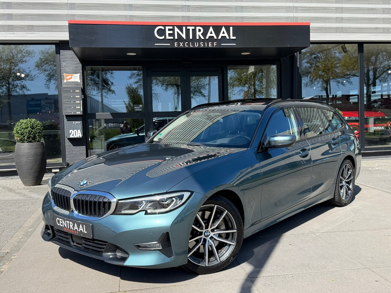 BMW 3-serie Touring - 330i High Exe Pano|Leder|Harman&Kardon|Memory|Carplay|Keyless|Camera - AutoWereld.nl