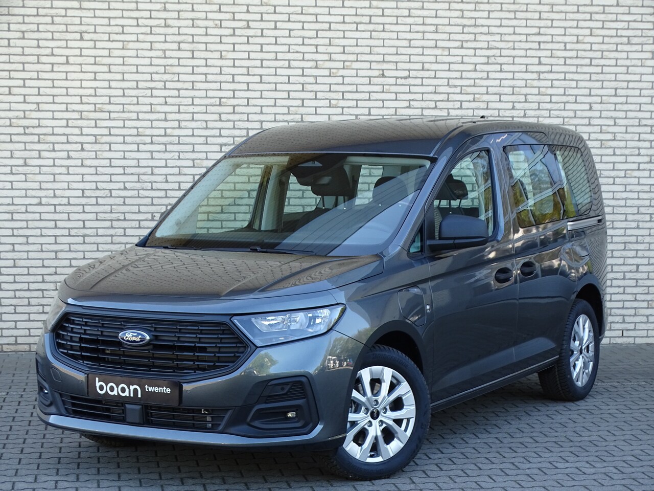 Ford Tourneo Connect - L1 1.5 PHEV Trend 150 pk automaat | Trekhaak | Camera | Winter Pack | All Weather | - AutoWereld.nl