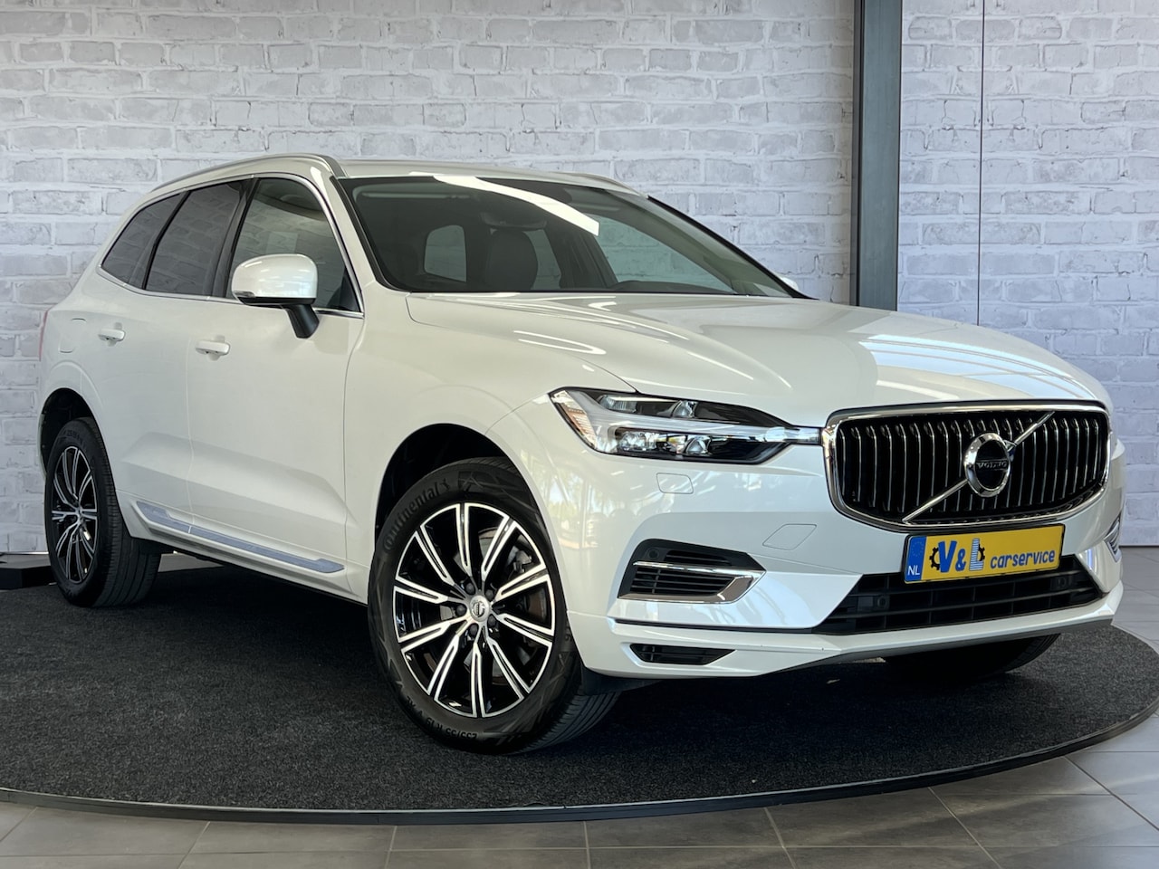 Volvo XC60 - 2.0 Recharge PHEV T8 AWD Inscription Luchtvering Pano Pilot Assist - AutoWereld.nl