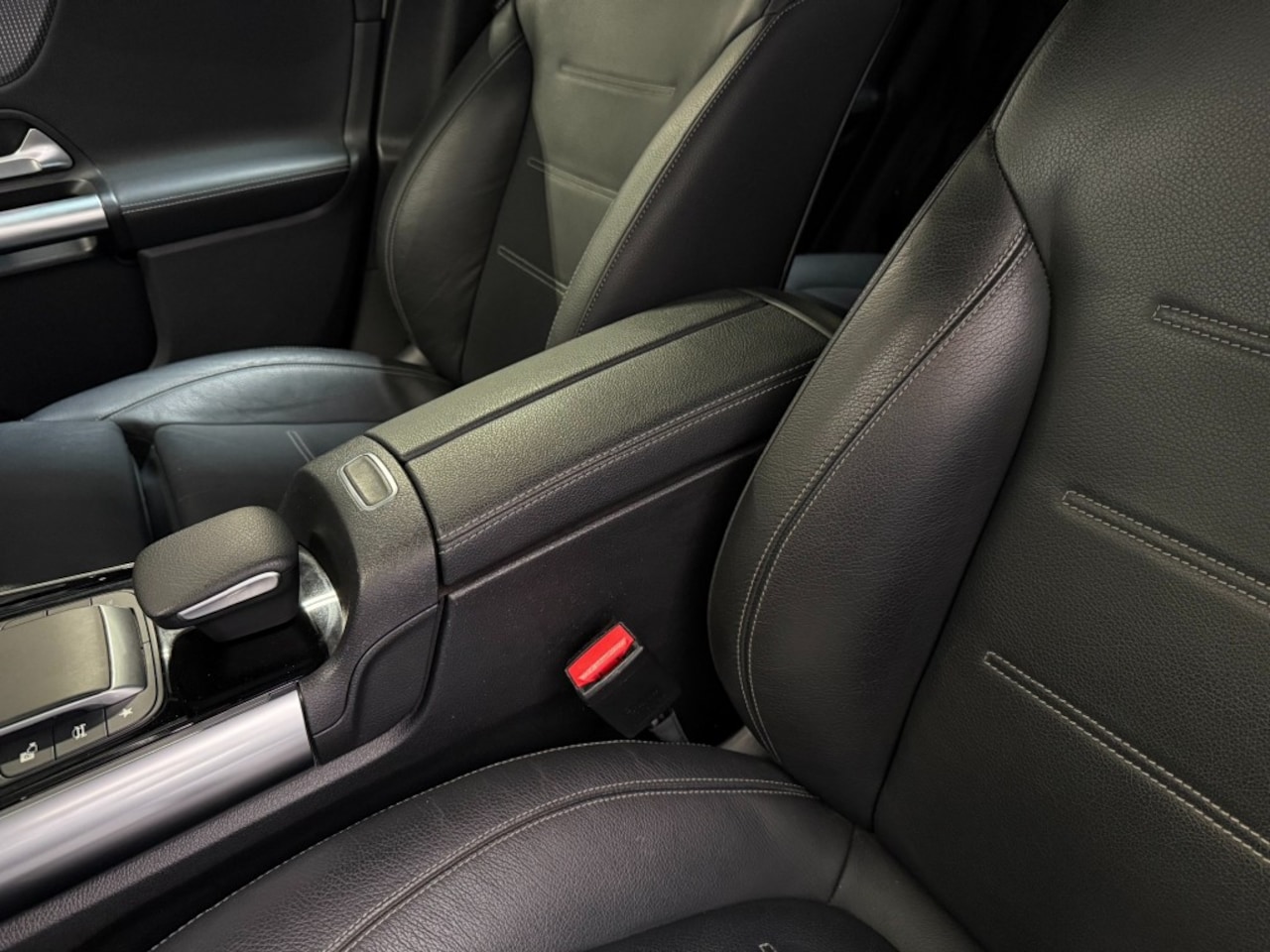 Mercedes-Benz GLA-Klasse - GLA 200 Progressive Leer/Trekhaak/19inch/Premium-pakket/Parkeerpakket - AutoWereld.nl