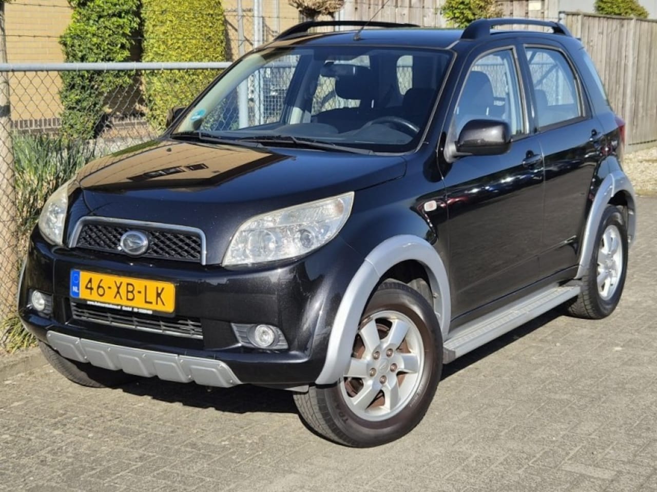 Daihatsu Terios - 1.5-16v expedition 2wd/ Airco/ Afneembare trekhaak/ Side Bars - AutoWereld.nl