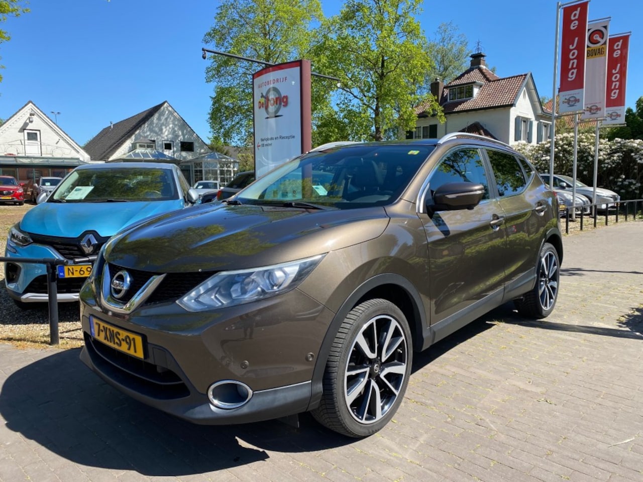 Nissan Qashqai - 1.2 TEKNA AUTOMAAT / NAVI / CAMERA / STOELVERW. / TREKHAAK / DAB - AutoWereld.nl