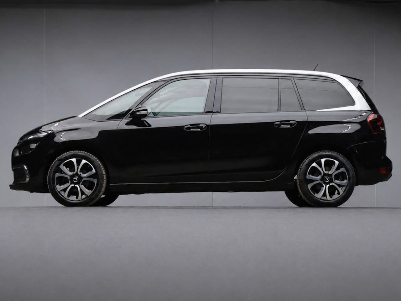 Citroën Grand C4 SpaceTourer - 1.2 PureTech Shine Sport (PANORAMADAK,APPLE CARPLAY,NAVI,CAMERA,PDC,STOELVERWARMING/MASSAG - AutoWereld.nl