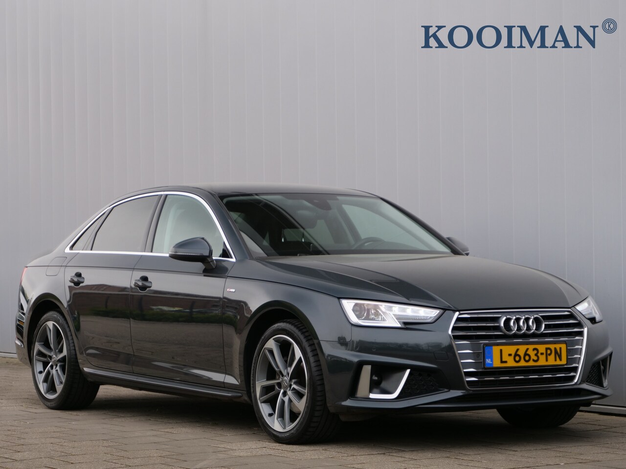 Audi A4 Limousine - 40 TFSI Sport S line 191 Pk Automaat Navigatie / PDC / Stoelverwaming / 18 inch - AutoWereld.nl