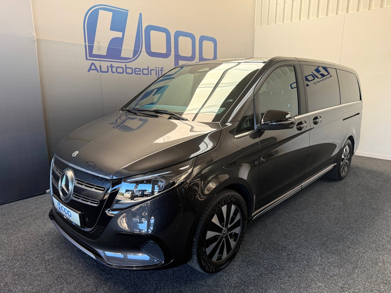 Mercedes-Benz EQV - 300 L2 8-pers AMG Facelift - Inter. & Exterieur pakket - 360 - Elec. deuren - Vol Opties - - AutoWereld.nl