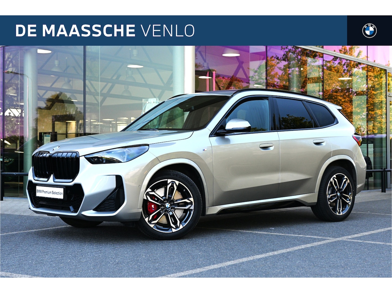 BMW X1 - sDrive18i M Sport Automaat / Trekhaak / Panoramadak / Sportstoelen / Comfort Access / Acht - AutoWereld.nl