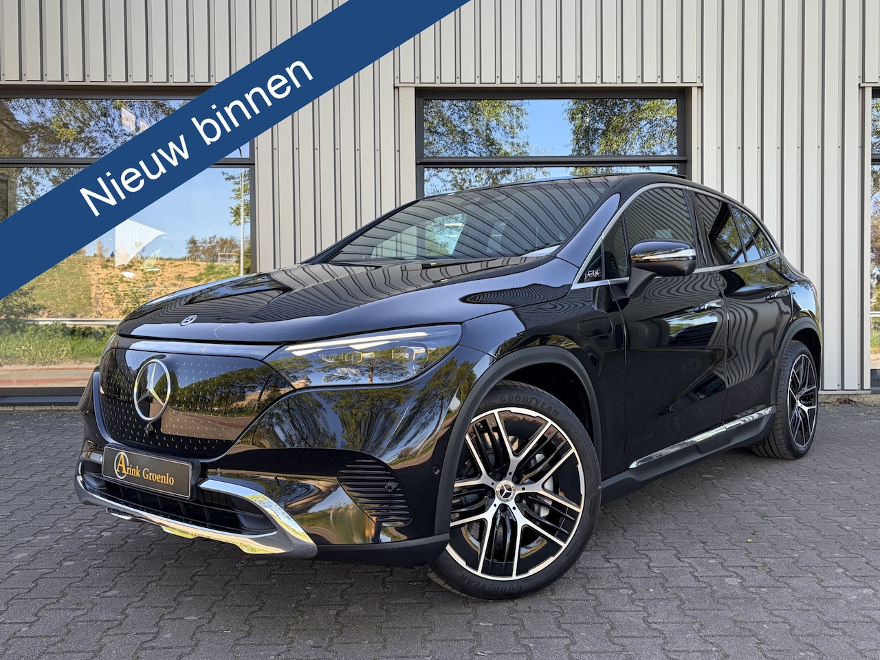 Mercedes-Benz EQE SUV - 350 4Matic Business Edition 91 kWh Airmatic, Rijassistentiepakket, Trekhaak, Panoramadak - AutoWereld.nl