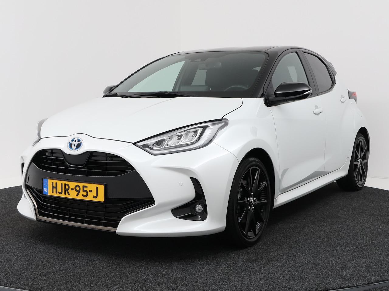 Toyota Yaris - 1.5 Hybrid Executive | Navigatie | JBL | BLS | PDC V+A | Stuur-Stoelverwarming | Head-up | - AutoWereld.nl