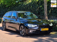 BMW 3-serie Touring - 320i LCI Apple CarPlay Adaptieve Cruise Camera Sport Stoelen KeyLess Lm Velgen Corporate L