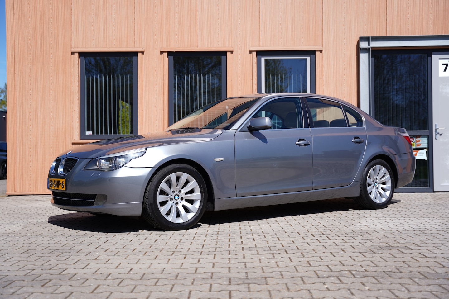 BMW 5-serie - 525i Business | Trekhaak | Sportstoelen | Navi BT - AutoWereld.nl