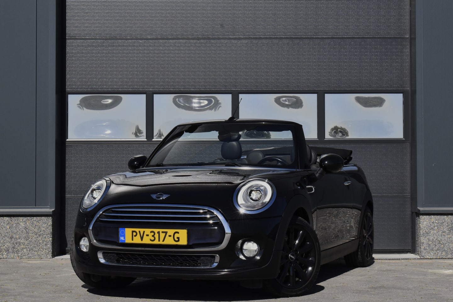 MINI Cabrio - Mini 1.5 Cooper Chili Serious Business Navi - Keyless - Cruise - Leer - AutoWereld.nl