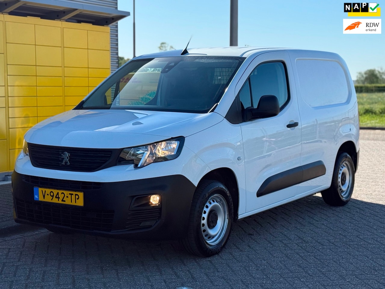 Peugeot Partner - 1.6 BlueHDI Premium AIRCO Navigatie PDC schuifdeur 1e eigenaar - AutoWereld.nl