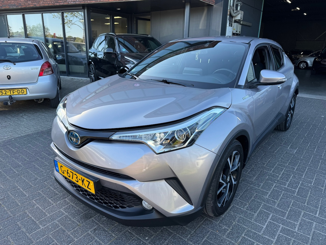 Toyota C-HR - 1.8 Hybrid Dynamic TREKHAAK NAVI CAMERA CRUISE STOELVERWARMING ORIG NL NAP - AutoWereld.nl