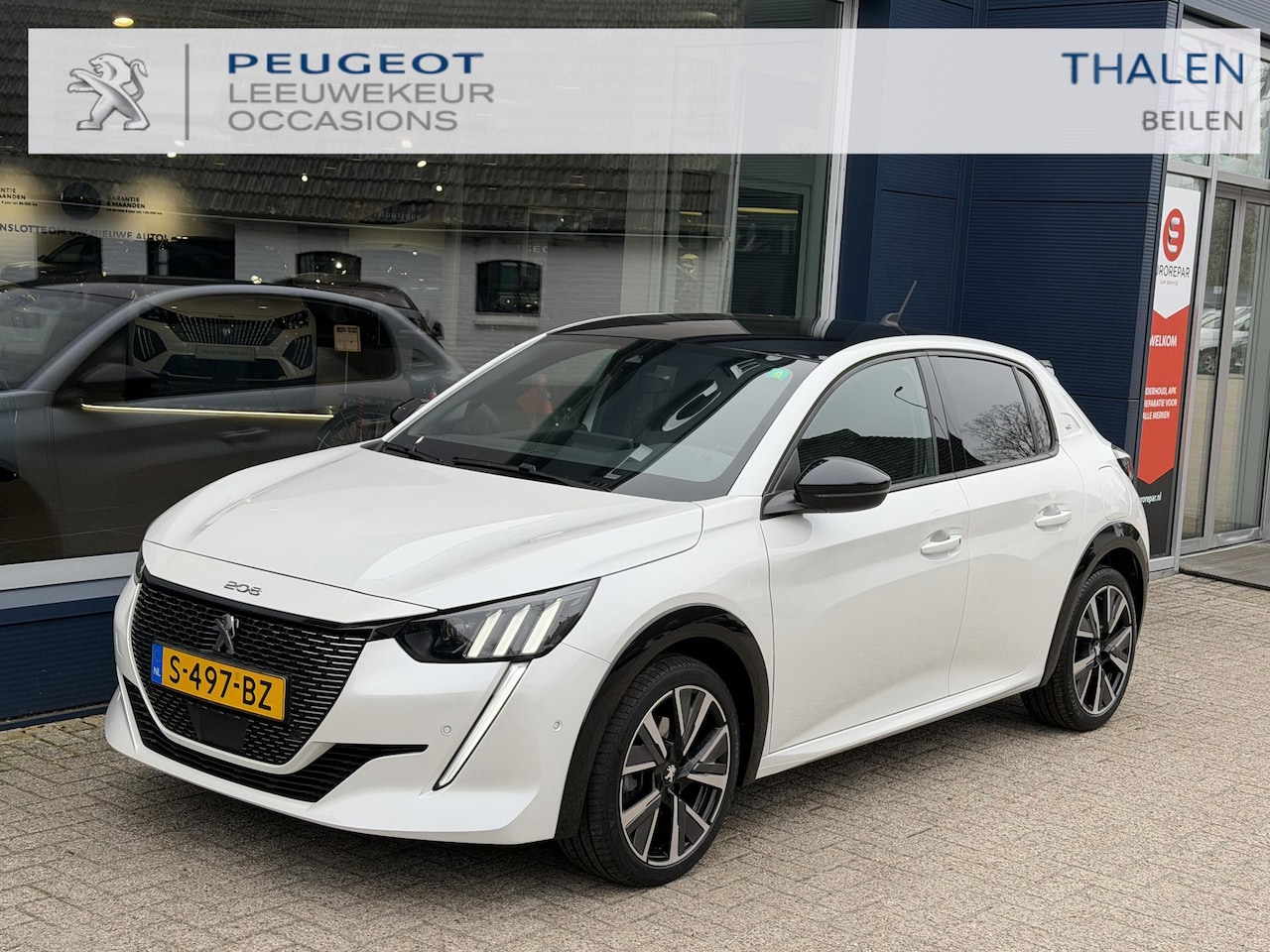 Peugeot 208 - 1.2 Turbo 100 PK GT | Navigatie | Zwart dak | Sportstoelen | Keyless Start | 17" Lichtmeta - AutoWereld.nl