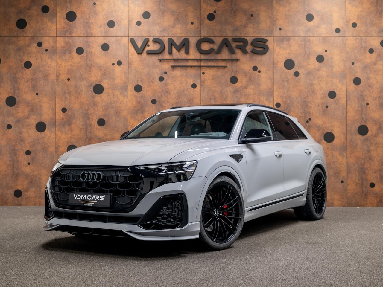 Audi Q8 - 60 TFSIe Competition ABT | ABT Aerokit | Vierwielbest. | HD-Matrix | Trekhaak | Massage | - AutoWereld.nl