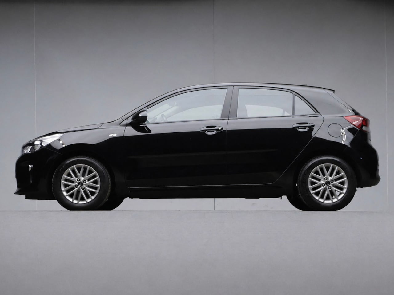 Kia Rio - 1.0 TGDI DynamicLine Sport (APPLE CARPLAY,NAVI,CAMERA,PDC,CRUISE,LED,SPORTSTOELEN,LM VELGE - AutoWereld.nl