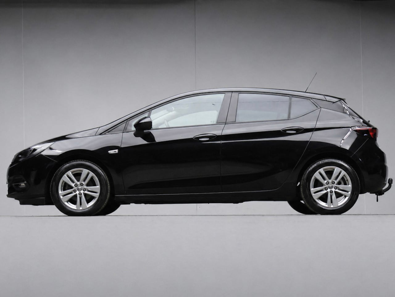 Opel Astra - 1.2 Edition Sport (APPLE CARPLAY,NAVI,CAMERA,PDC,CRUISE,GETINT,TREKHAAK,SPORTSTOELEN,LM VE - AutoWereld.nl