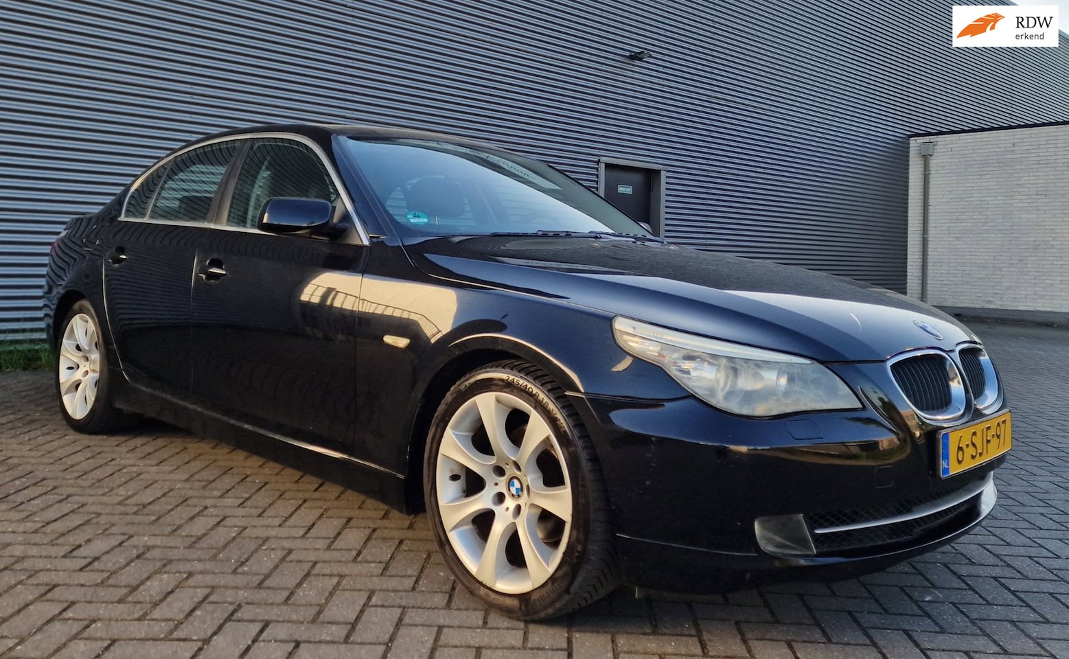 BMW 5-serie - 520i Business Line AUT NAVI CRUISE TREKHAAK - AutoWereld.nl