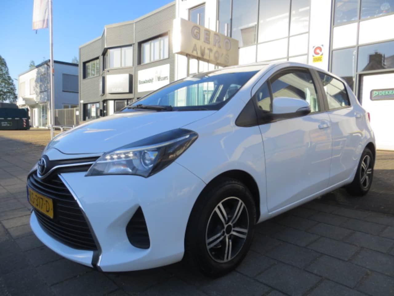 Toyota Yaris - 1.0 VVT-i Trend 5 deurs nl-auto ,airco ecc,camera,trekhaak - AutoWereld.nl