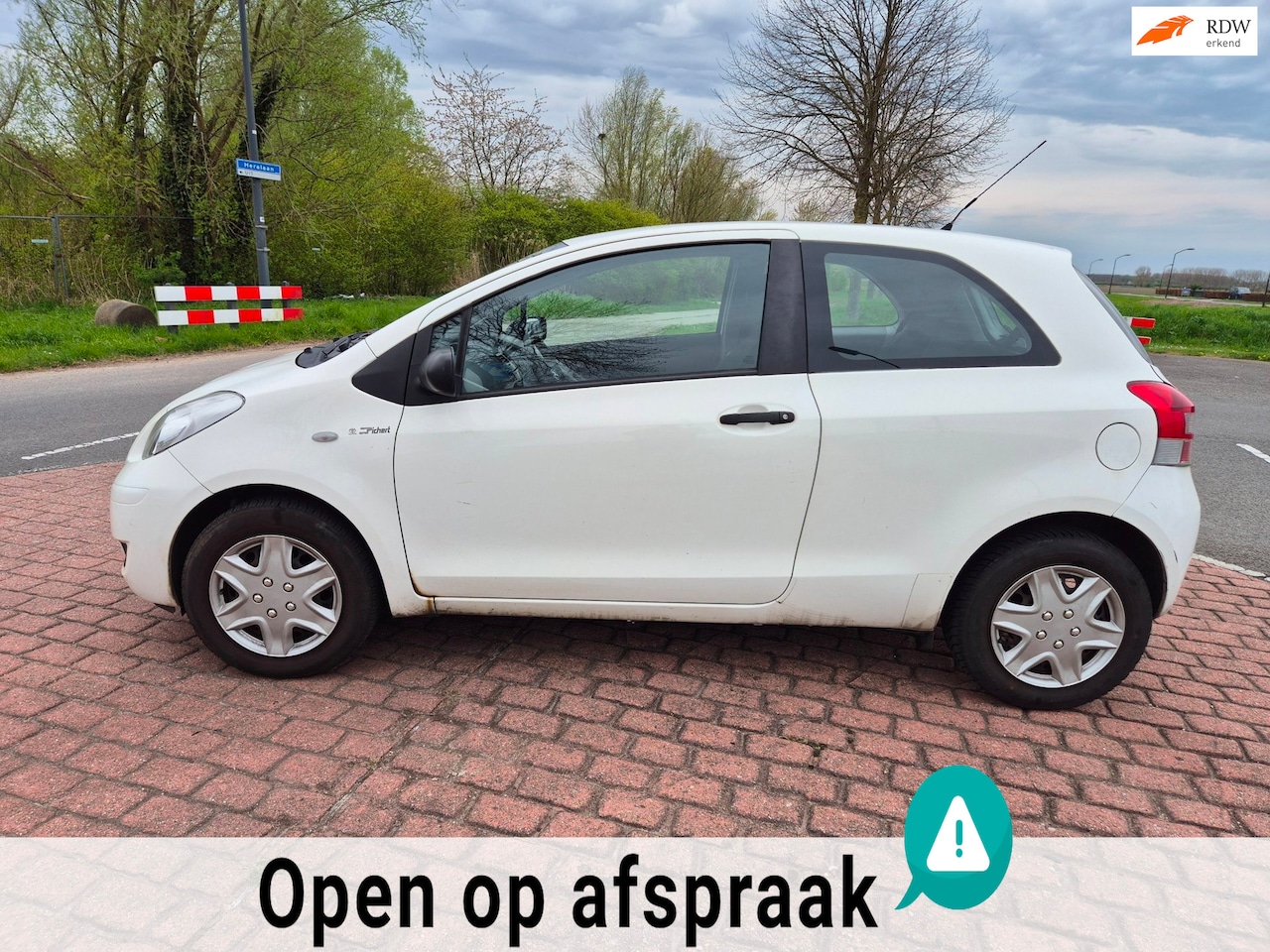 Toyota Yaris - 1.0 VVTi Acces / APK 08-04-27 - AutoWereld.nl