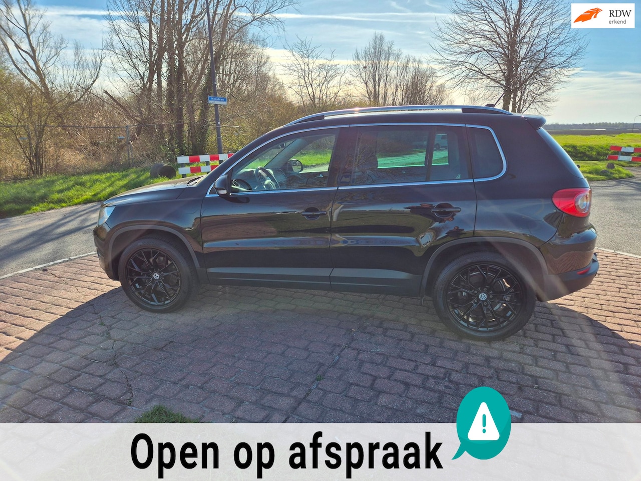 Volkswagen Tiguan - 1.4 TSI Sport&Style / Panorama Schuif kantel dak - AutoWereld.nl
