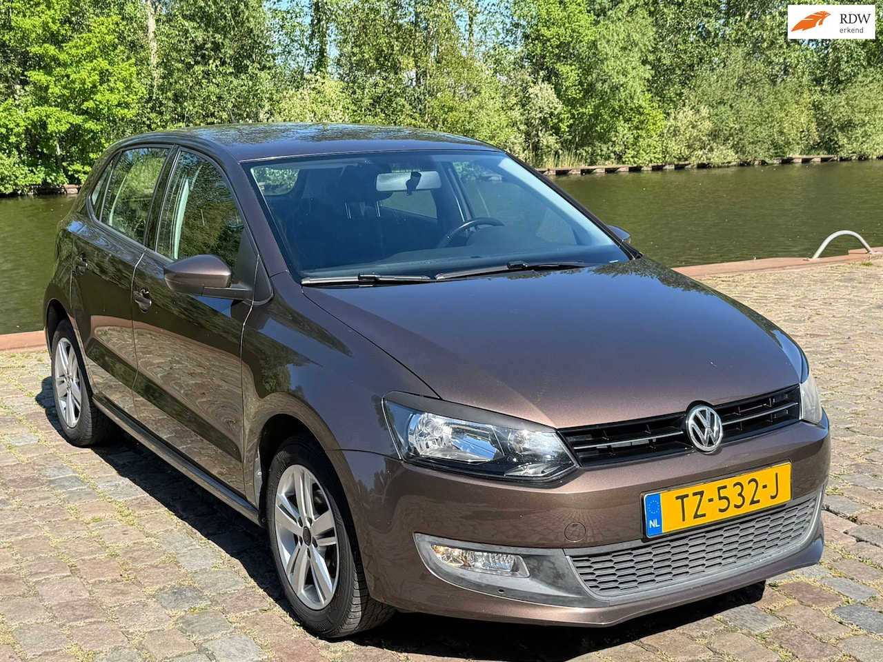 Volkswagen Polo - 1.4-16V Comfortline Automaat airco achteruit camera navigatie - AutoWereld.nl