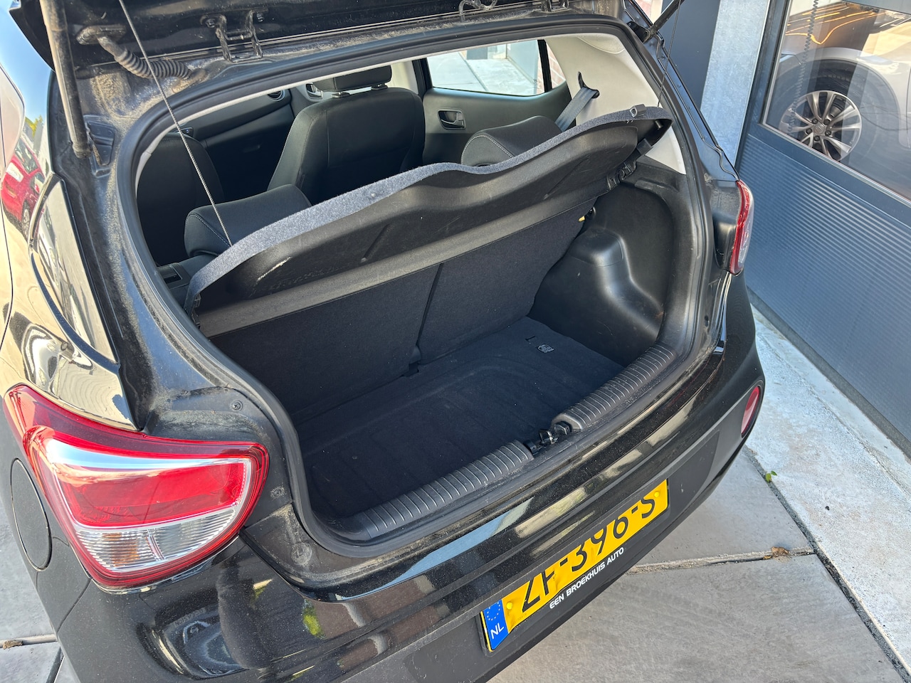 Hyundai i10 - 1.0i Comfort | Org-NL auto. Lage km. Airco. Dealer ondh.