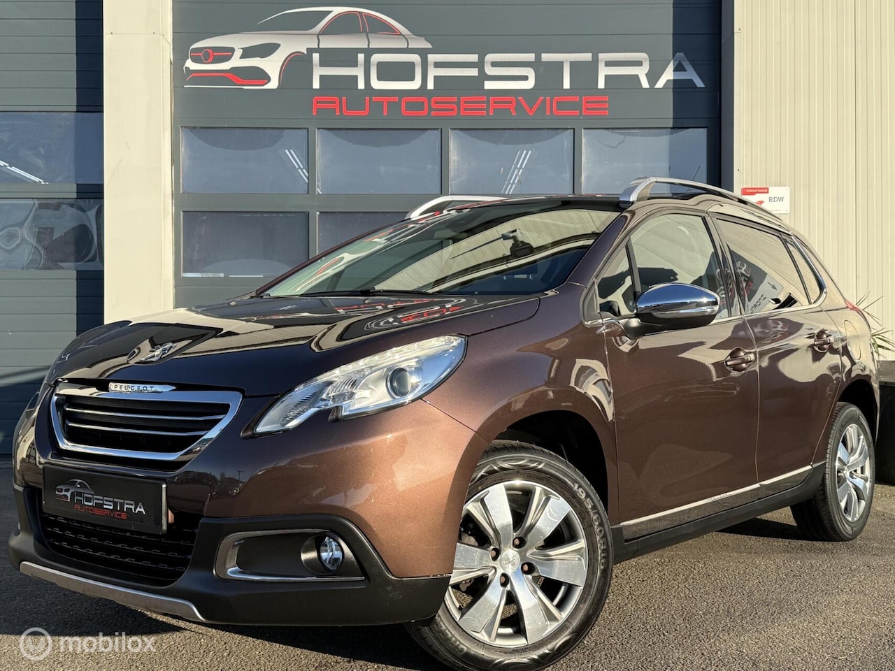 Peugeot 2008 - 1.2 VTi Allure Pack Premium Plus Pano Navi Riem-VV - AutoWereld.nl