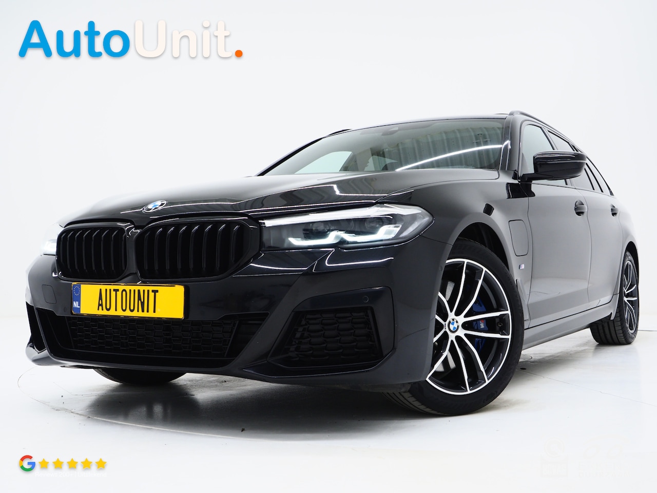 BMW 5-serie Touring - 530e M Sport Shadow Line | Panoramadak | Trekhaak | Keyless | Sportstuur | Sfeerlicht | Ca - AutoWereld.nl