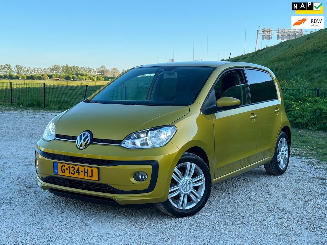 Volkswagen Up! - 1.0 BMT high up!|Cruise|PDC|Airco|Led| - AutoWereld.nl
