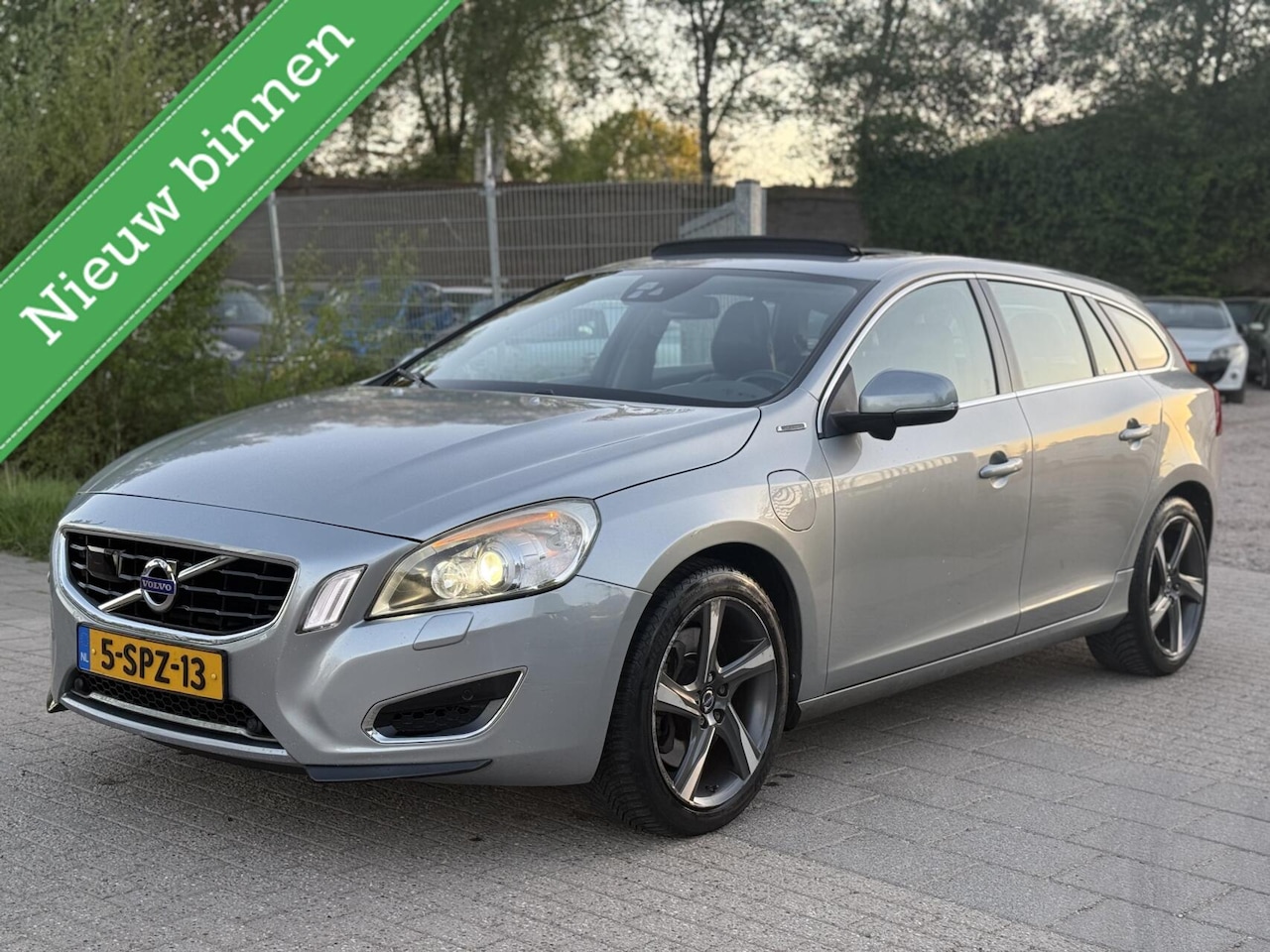 Volvo V60 - 2.4 D6 AWD Plug-In Hybrid Pure Limited AUTOMAAT - AutoWereld.nl